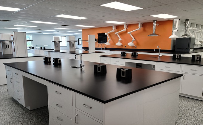 选择适合的实验室台面和材料：确保实验室安全与效率